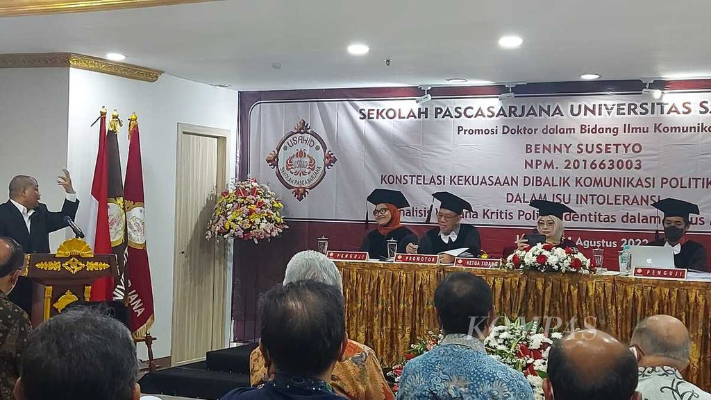 Staf Khusus Ketua Dewan Pengarah Badan Pembinaan Ideologi Pancasila (BPIP) Benny Susetyo mempertahankan disertasinya dalam ujian doktor di Program Pascasarjana Ilmu Komunikasi Universitas Sahid, Jakarta, Rabu (24/8/2022).