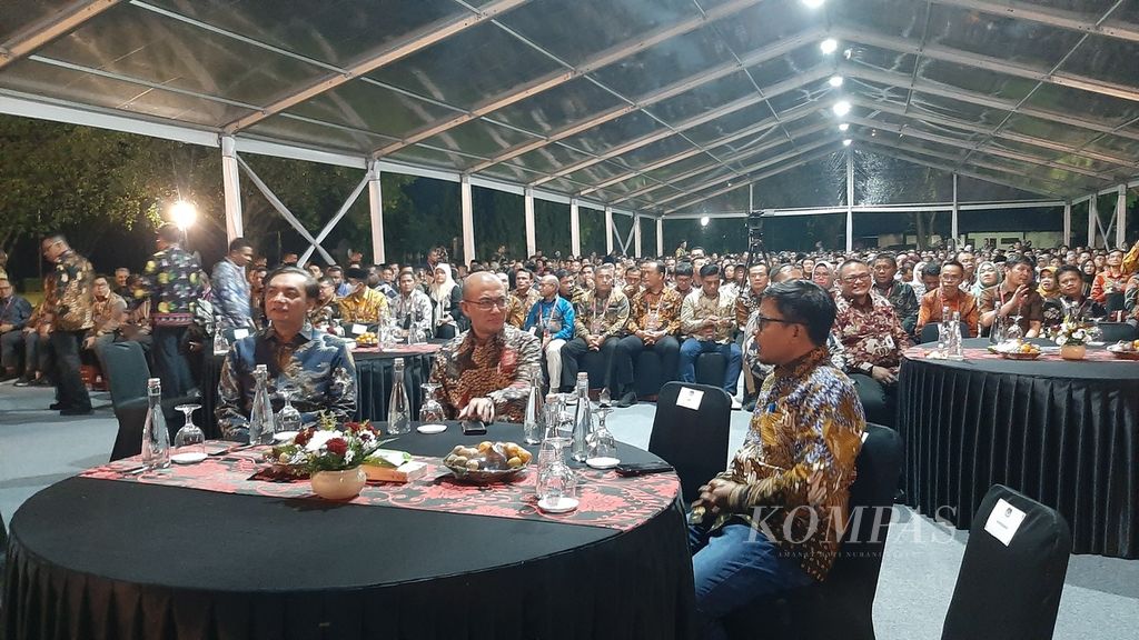 Suasana saat Peluncuran Tahapan dan Hari Pemungutan Suara Pilkada Serentak Tahun 2024 di Kawasan Candi Prambanan, Yogyakarta, Minggu (31/3/2024) malam. 