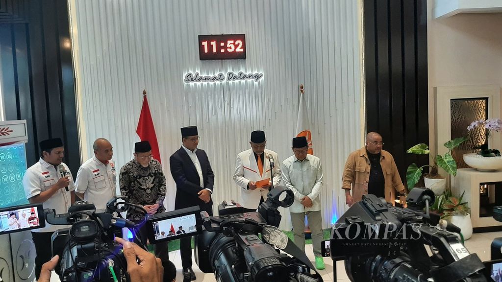 Calon presiden-wakil presiden Anies Baswedan-Muhaimin Iskandar bersilaturahmi dengan jajaran DPP Partai Keadilan Sejahtera di Kantor DPP PKS, Jakarta, Selasa (23/4/2024).