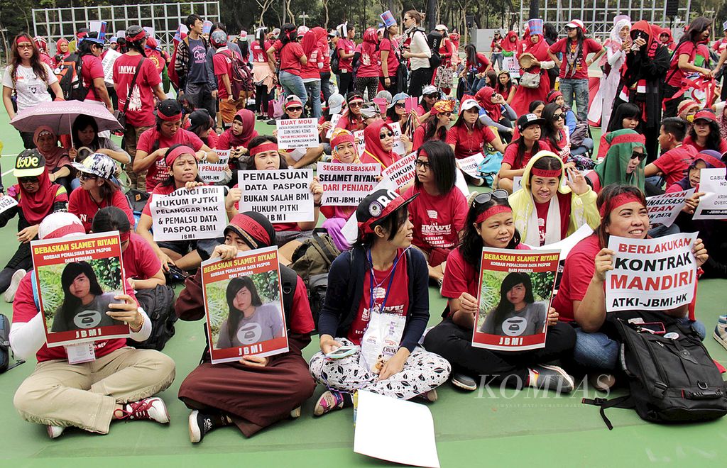 Pekerja Migran Indonesia memperingati Hari Buruh, Minggu (1/5/2016), di Taman Victoria, Hongkong. 