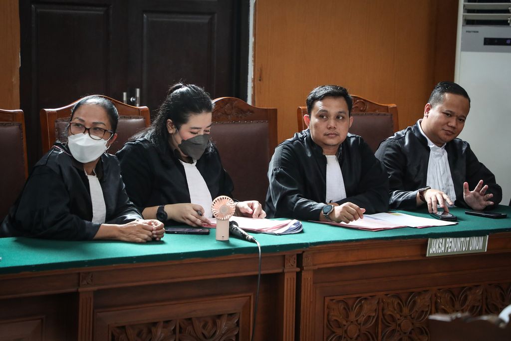 Jaksa penuntut umum menunggu sidang dimulai di Pengadilan Negeri Jakarta Selatan, Selasa (6/6/2023). Pengadilan Negeri Jakarta Selatan menggelar sidang pembacaan dakwaan terhadap Mario Dandy Satriyo dan Shane Lukas atas kasus dugaan penganiayaan terhadap Cristalino David Ozora. 