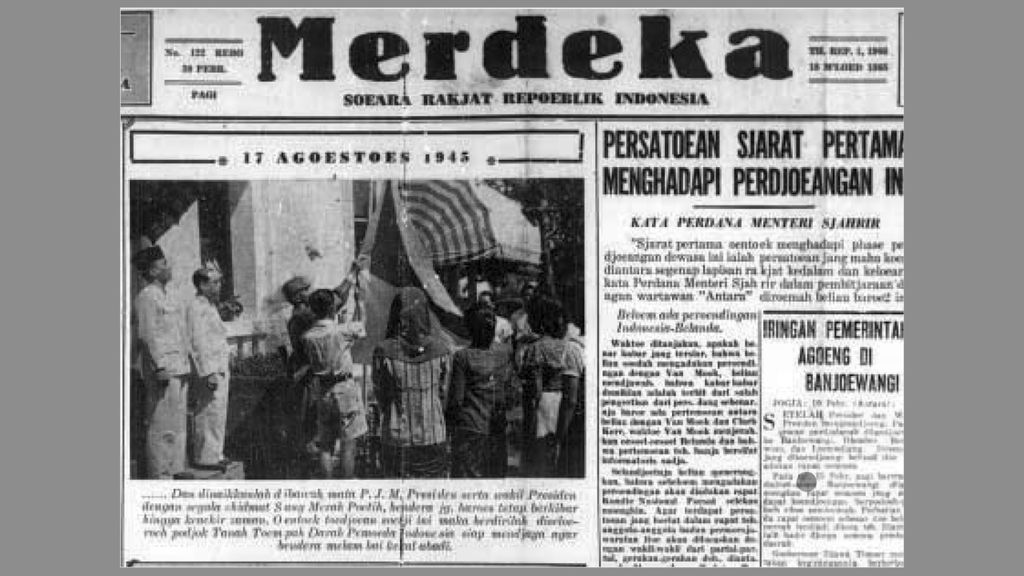 Foto Proklamasi Kemerdekaan Indonesia karya Frans Mendur dimuat pertama kali di harian Merdeka tanggal 20 Februari 1946, lebih dari setengah tahun setelah pembuatannya.