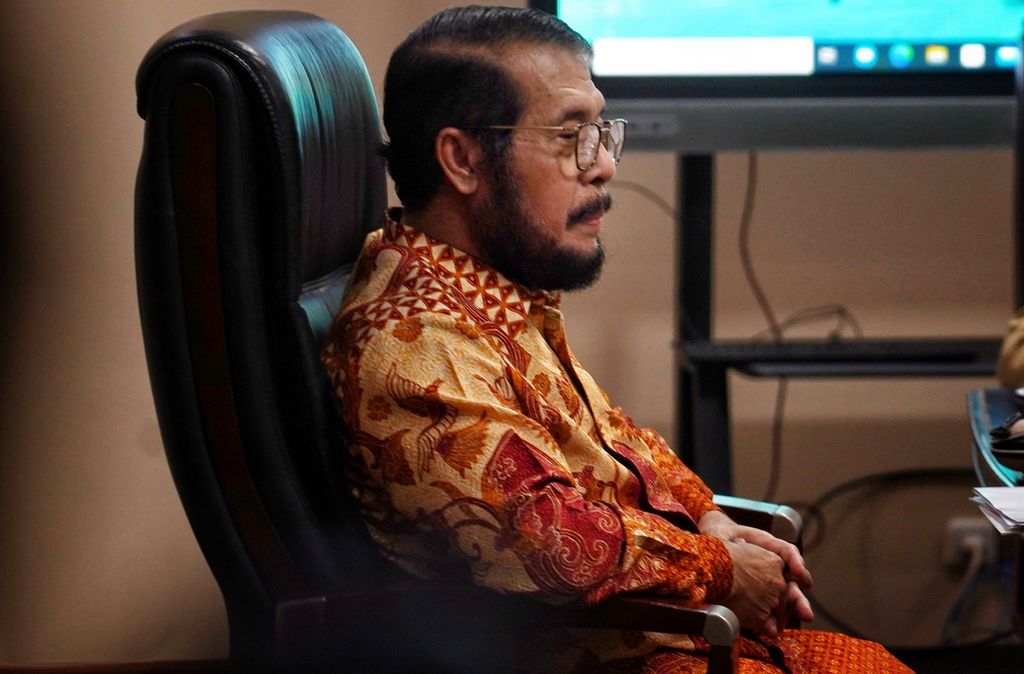 Ketua Mahkamah Konstitusi Anwar Usman menanggapi panggilan sidang etik dengan agenda pemeriksaan diri sebagai laporan Panitia Kehormatan Mahkamah Konstitusi di Gedung 2 MK Jakarta, Selasa (31/1). 10).  /2023).