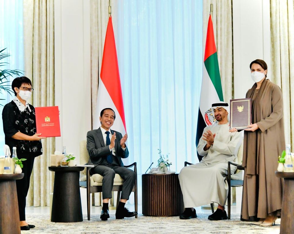 Beberapa kerja sama ditandatangani dalam pertemuan Presiden Joko Widodo dengan Presiden Uni Emirat Arab (UEA) Sheikh Mohamed bin Zayed  al-Nahyan, di Istana Al Shatie, Abu Dhabi, Jumat (1/7/2022).