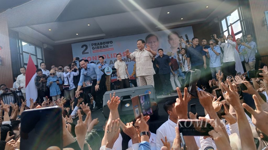 Calon presiden nomor urut 2, Prabowo Subianto, saat berkampanye di Primajasa Exhibition Center, Tasikmalaya, Jawa Barat, Sabtu (2/12/2023).