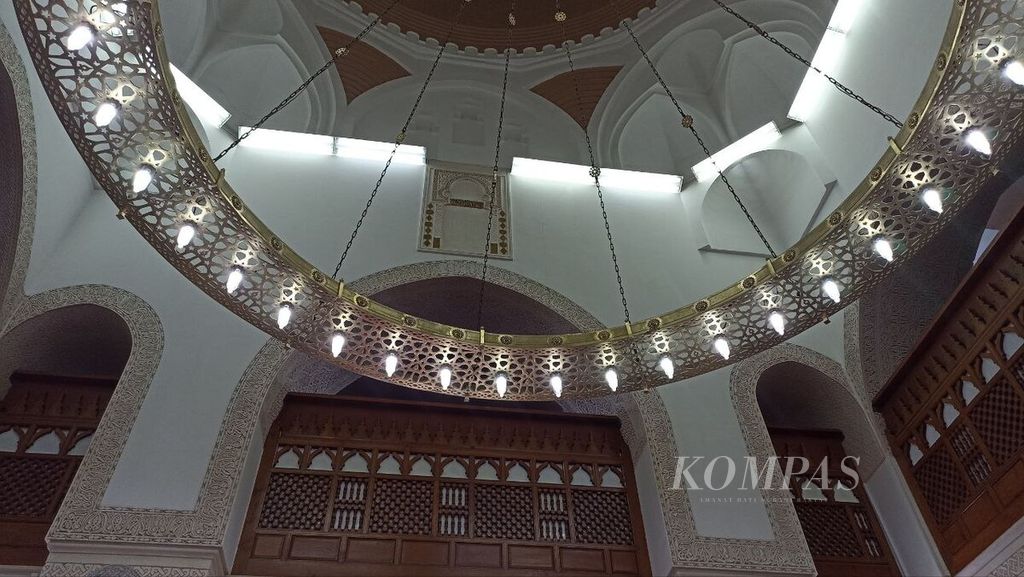 Penanda mihrab lama di Masjid Qilataian di Madinah, Arab Saudi, Senin (25/7/2022). yang mengarah ke Baitul Maqdis, Jerusalem. Namun, mihrab ini sudah tidak dipakai karena saat ini masjid ini menggunakan mihrab yang mengarah kiblat ke Kabah di Mekkah. Dengan dua kiblat itu, masjid ini dinamakan sebagai Masjid Qiblataian.