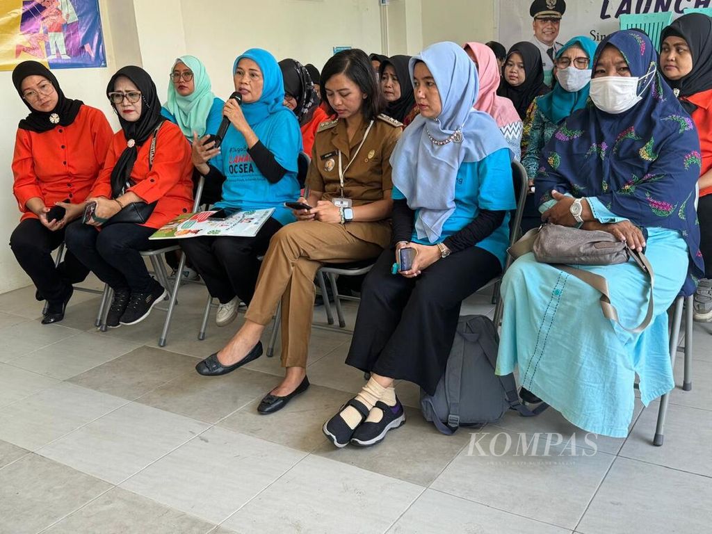 Audiensi kelompok ibu dengan tim CFCI Unicef, Selasa (26/3/2024), di Kota Surabaya, Jawa Timur.