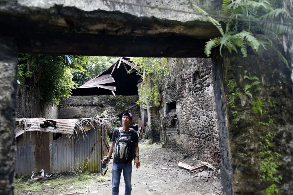 Reruntuhan bekas rumah pengasapan pala di Kampung Lonthoir Pulau Banda Besar, Kepulauan Banda, Maluku, Rabu (26/4/2017).