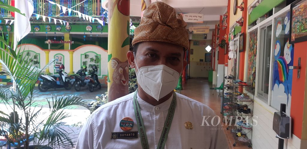 Suyanto, Kepala sekolah MIN 1 Kota Malang, Jawa Timur, menjelaskan soal siswanya terpapar Covid-19. 
