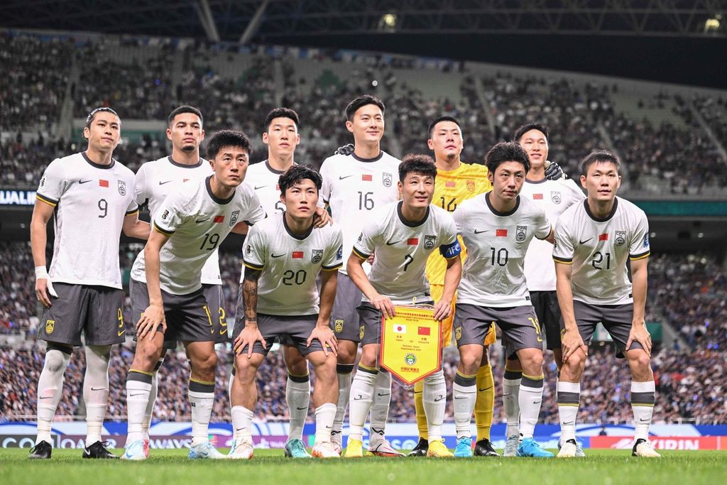 Pemain tim nasional sepak bola China berpose untuk difoto menjelang laga putaran ketiga kualifikasi Piala Dunia 2026 melawan Jepang di Stadion Saitama di Saitama, utara Tokyo, Jepang, 5 September 2024. 