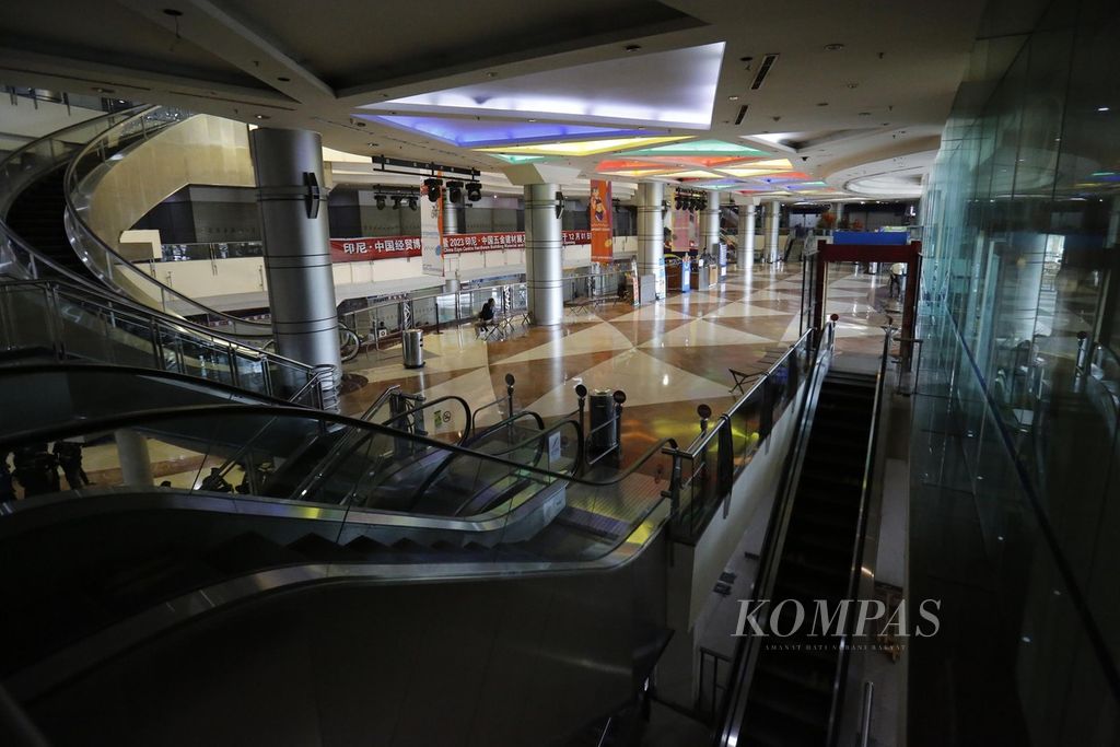Suasana di salah satu pusat perbelanjaan di kawasan Pademangan, Jakarta Utara, Minggu (10/9/2023). 