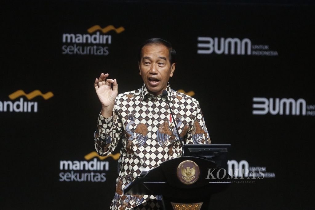Presiden Joko Widodo menjadi pembicara kunci dalam Mandiri Investment Forum (MIF) 2023 di Fairmont Hotel, Jakarta Pusat, Rabu (1/2/2023).  MIF merupakan forum investasi tahunan yang tahun ini merupakan edisi ke-12. Forum yang dilakukan secara hibrida ini diikuti lebih dari 20.000 peserta, baik dari dalam maupun luar negeri. 