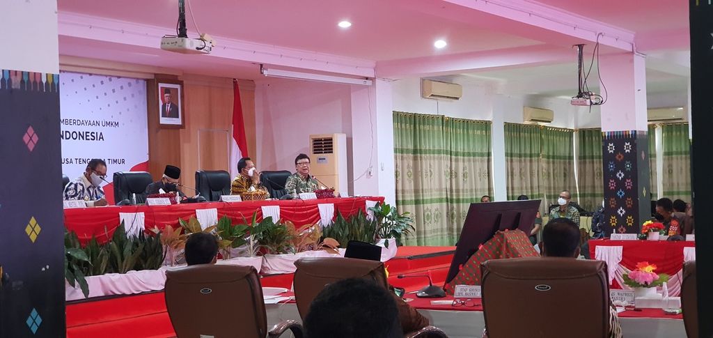 Wakil Presiden Ma'ruf Amin mendorong pemerintah daerah segera membentuk mal pelayanan publik (MPP) seperti disampaikan dalam arahan kepada kepala-kepala daerah di Provinsi Nusa Tenggara Timur, Senin (14/3/2022). Saat ini baru terbentuk 52 MPP dari 514 kabupaten/kota yang ada di Indonesia, padahal ditargetkan tahun 2022 terbentuk 100 MPP.