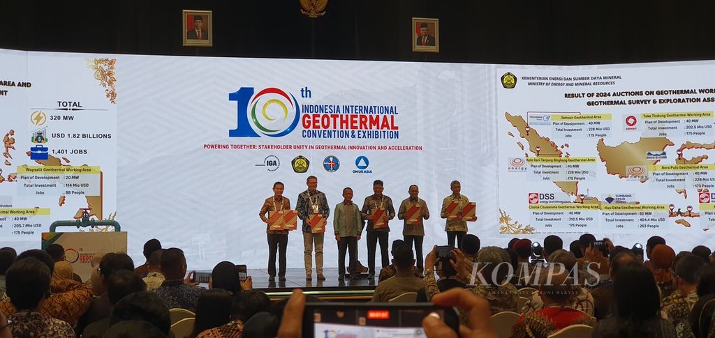 Pemenang lelang tujuh wilayah kerja panas bumi diumumkan pada pembukaan 10th Indonesia International Geothermal Convention &amp; Exhibition di Jakarta Convention, Jakarta, Rabu (19/9/2024).