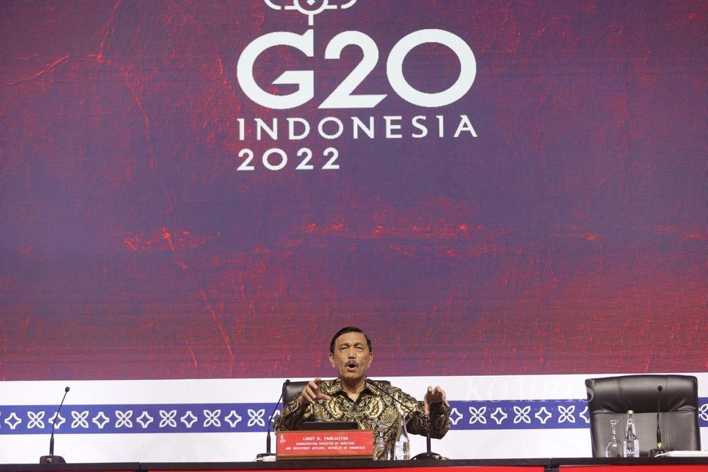 Menteri Koordinator Kemaritiman dan Investasi sekaligus Ketua Bidang Dukungan Penyelenggaraan Acara Konferensi Tingkat Tinggi (KTT) G20 Luhut Binsar Pandjaitan memberikan keterangan pers di Media Center KTT G20, Nusa Dua, Bali, Sabtu (12/11/2022). 