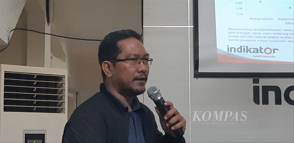 Direktur Riset Indikator Politik Indonesia Adam Kamil