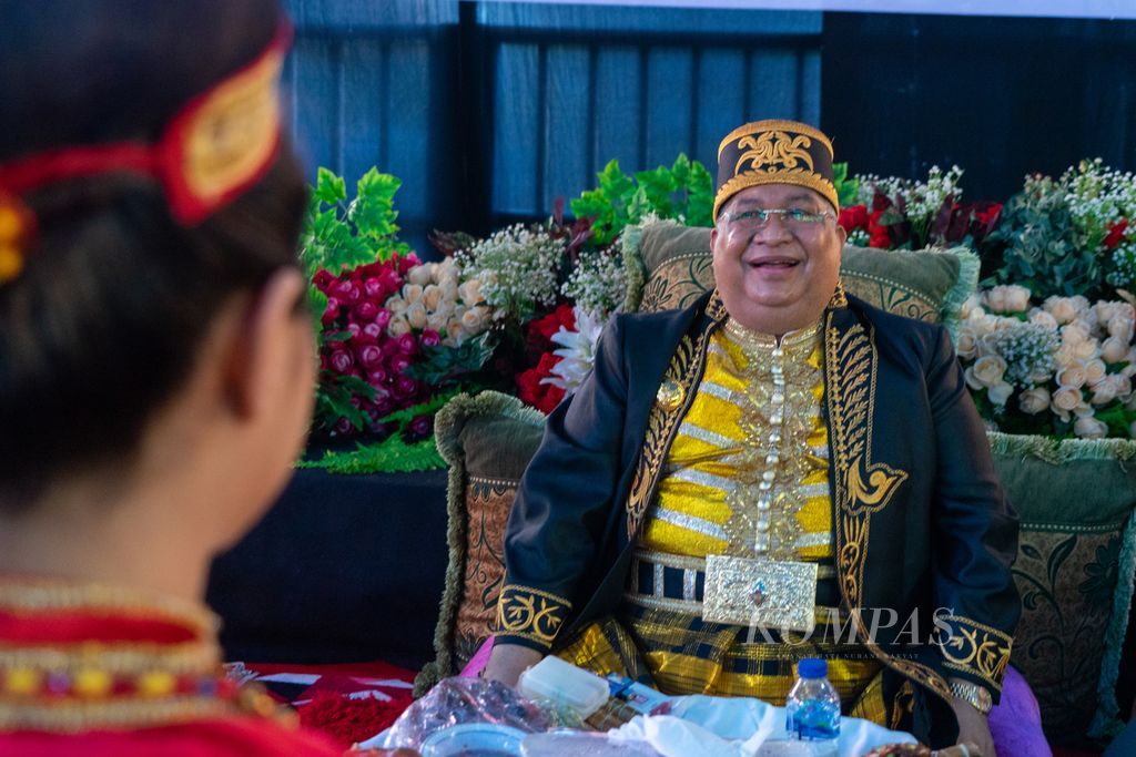 Gubernur Sultra Ali Mazi dalam gelaran Pakandekandea di Baubau, Minggu (22/5/2022).
