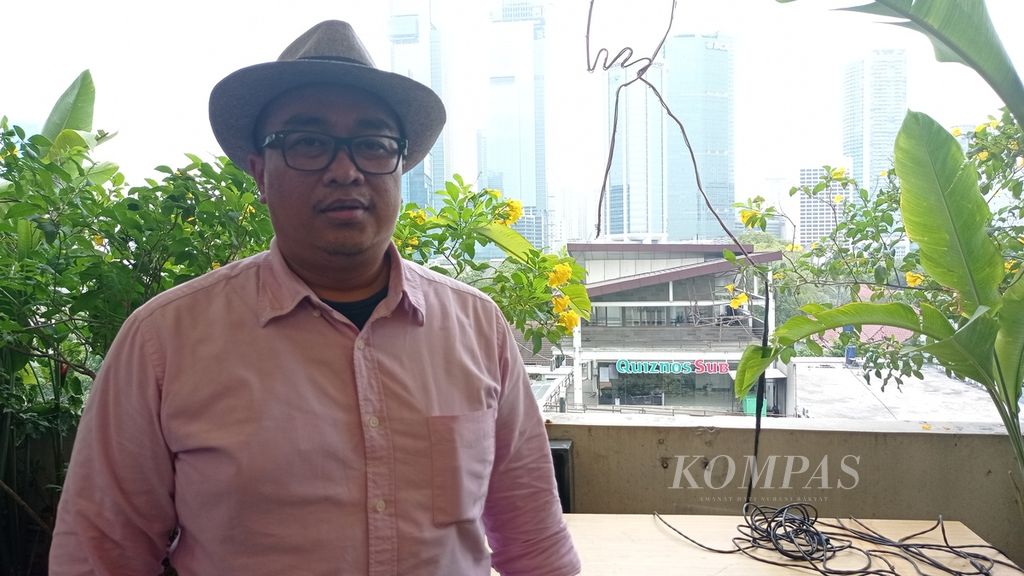 Juru kampanye iklim dan energi Greenpeace Indonesia, Bondan Andriyanu, seusai diskusi tentang gugatan polusi udara oleh warga, Kamis (15/9/2022).