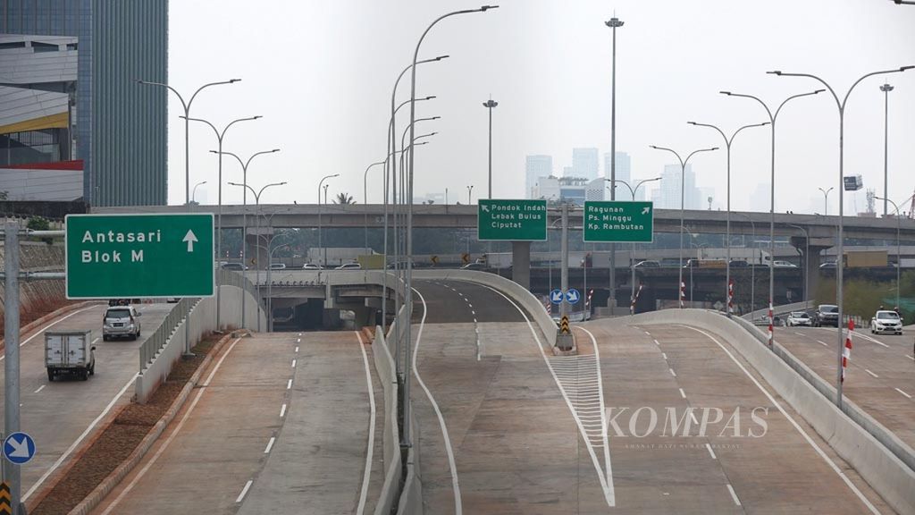 The Depok-Antasari (Desari) toll road section which has been completed in the East Cilandak area, South Jakarta, Tuesday (21/8/2018).