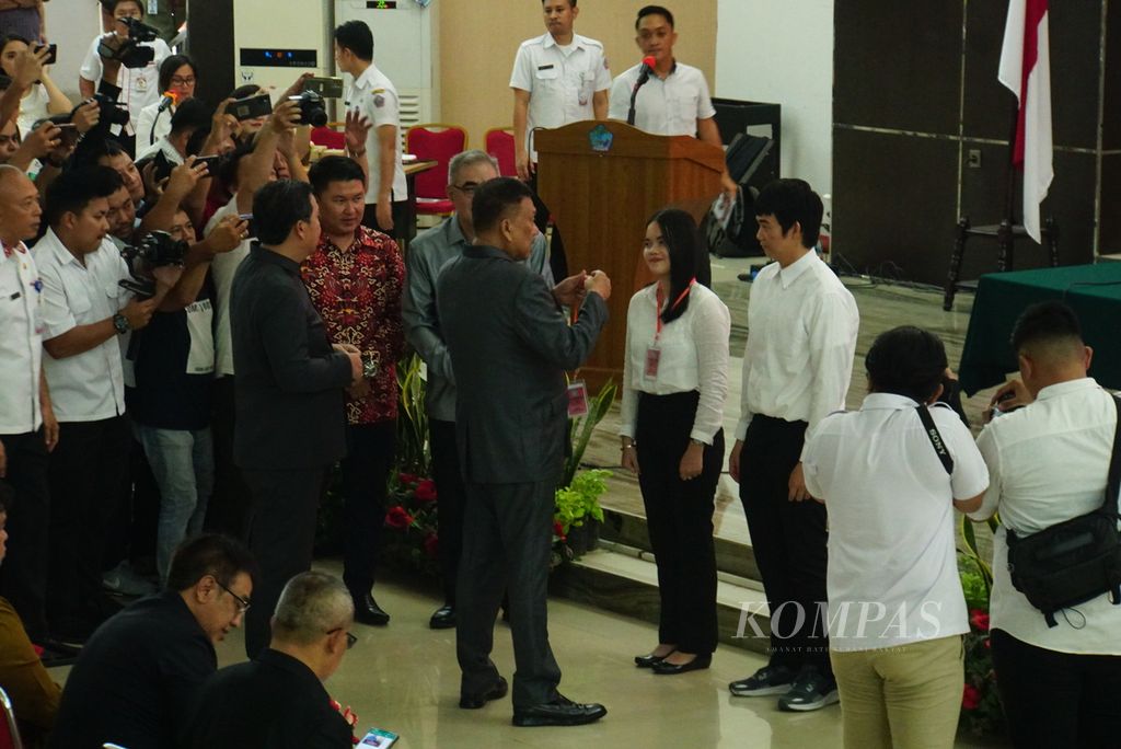 Gubernur Sulawesi Utara Olly Dondokambey secara simbolis melepas 332 lulusan SMK yang akan menjadi tenaga kerja terlatih di Jepang yang digelar pada Rabu (26/7/2023) di Kantor Gubernur Sulut, Manado.