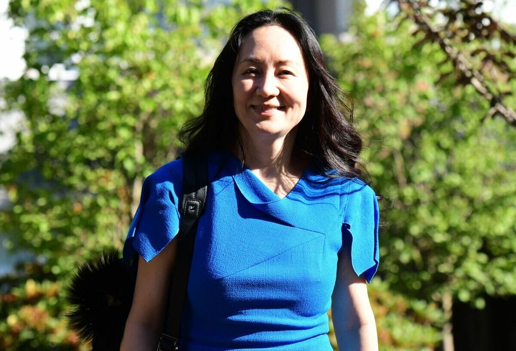 Direktur Keuangan Huawei Meng Wanzhou meninggalkan kediamannya di Vancouver, Kanada, Selasa (24/8/2021). Ia berangkat menuju sidang mengenai ekstradisinya ke Amerika Serikat di Pengadilan Tinggi British Columbia. 