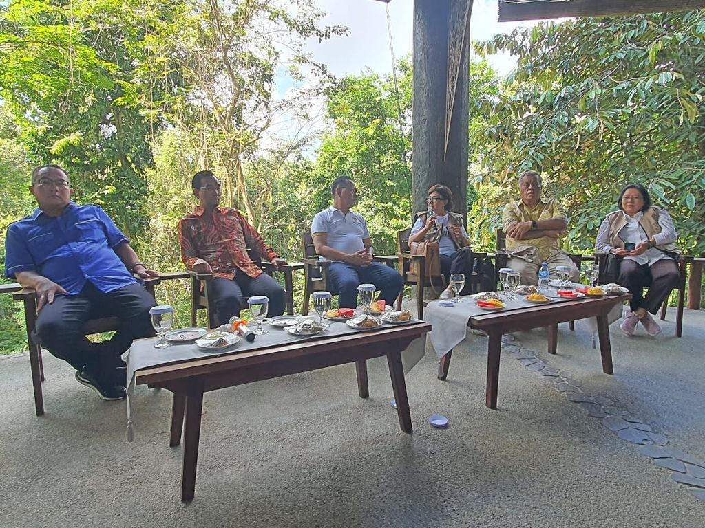 Diskusi Otorita IKN dan sejumlah Rektor Perguruan Tinggi Negeri di Samboja Lodge, Borneo Orangutan Survival Foundation, Jumat (4/8/2023), untuk penguatan kerjasama Kota Hutan Berkelanjuran IKN. 