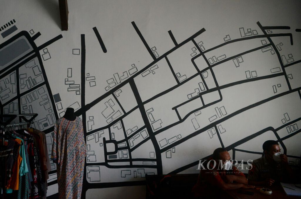 Sebuah mural peta lokasi menghiasi sudut dinding bangunan di Semarang Creative Hub, Kota Lama, Kota Semarang, Jawa Tengah, Selasa (21/9/2021). Semarang Creative Hub ini menjadi bagian dari berbagai bentuk kolaborasi antarpekerja industri kreatif.