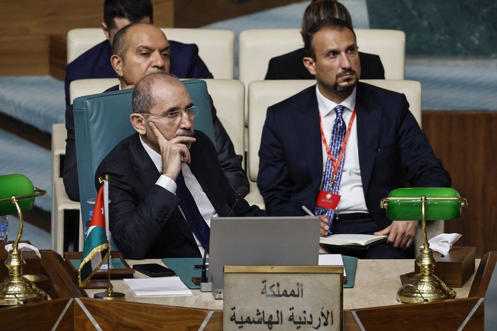 Menteri Luar Negeri Jordania, Ayman Safadi saat hadir dalam pertemuan luar biasa Liga Arab di Kairo, Rabu (11/10/2023).