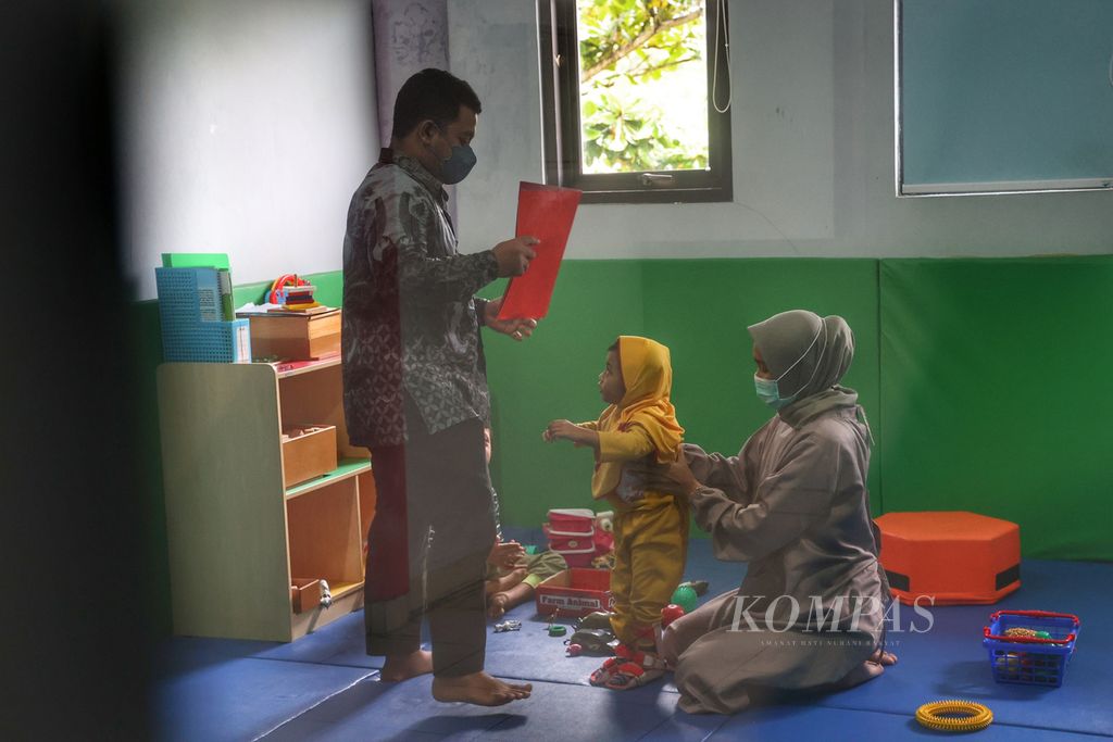Ilustrasi. Anak-anak autis mengikuti terapi untuk melatih kemampuan motorik mereka di Pusat Layanan Autis DI Yogyakarta, Kecamatan Sentolo, Kulon Progo, DI Yogyakarta, Jumat (6/1/2023). 