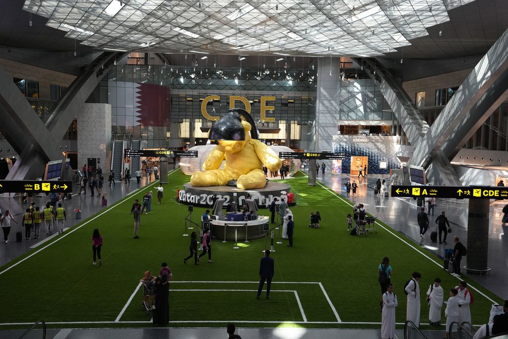 Suasana di Bandar Udara Internasional Hamad, Doha, Qatar, Kamis (10/11/2022), pintu gerbang ke Piala Dunia Qatar 2022 kurun 20 November-20 Desember 2022.