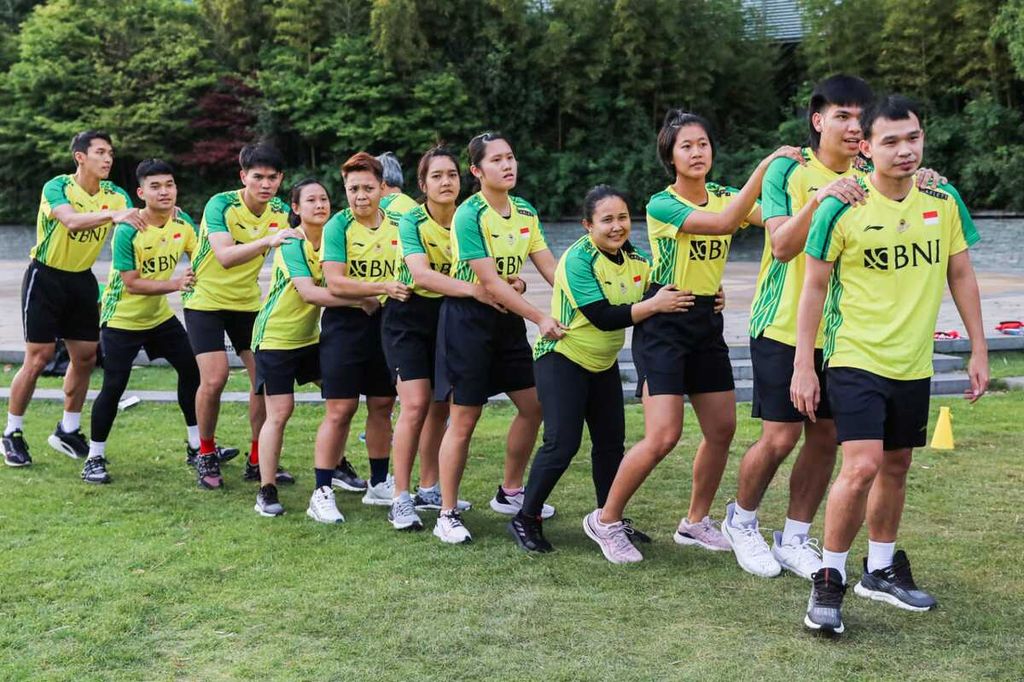 Suasana latihan hari kedua tim bulu tangkis Indonesia di Suzhou Olympic Sports Center, China, Sabtu (13/5/2023). Untuk membangun kekompakan di ajang Piala Sudirman 2023, tim Indonesia menggelar acara "fun games".