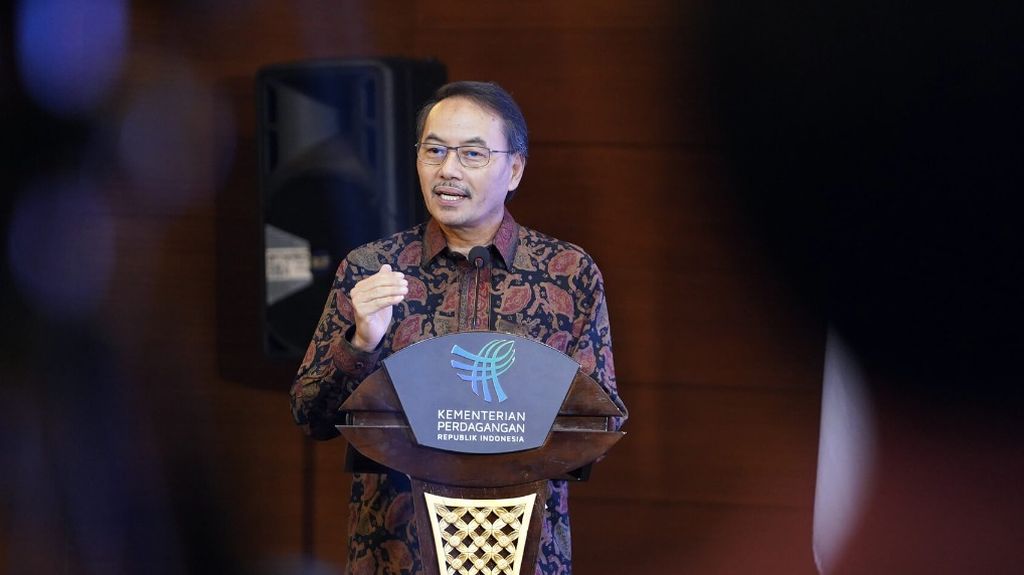 Direktur Jenderal Pengembangan Ekspor Nasional Kementerian Perdagangan Didi Sumedi melaporkan hasil Trade Expo Indonesia (TEI) 2023 dalam acara penutupan TEI 2023 yang digelar di Kementerian Perdagangan, Jakarta, secara hibrida, Rabu (20/12/2023). TEI 2023 mampu membukukan transaksi senilai 30,5 miliar dollar AS.