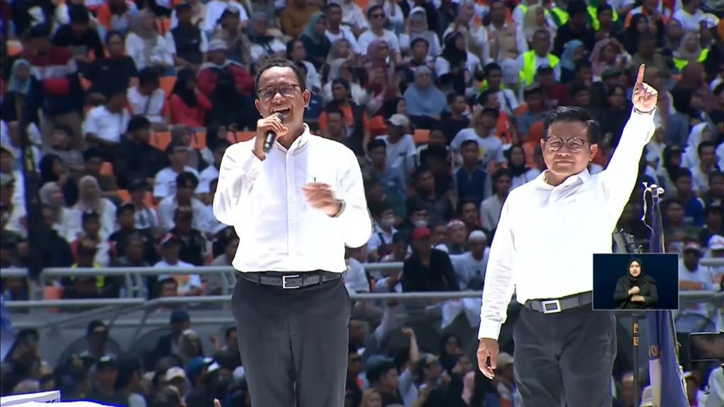 Pasangan calon presiden dan calon wakil presiden nomor urut 1, Anies Baswedan dan Muhaimin Iskandar, berpidato dalam kampanye akbar di Jakarta International Stadium (JIS), Jakarta Utara, Sabtu (10/2/2024).