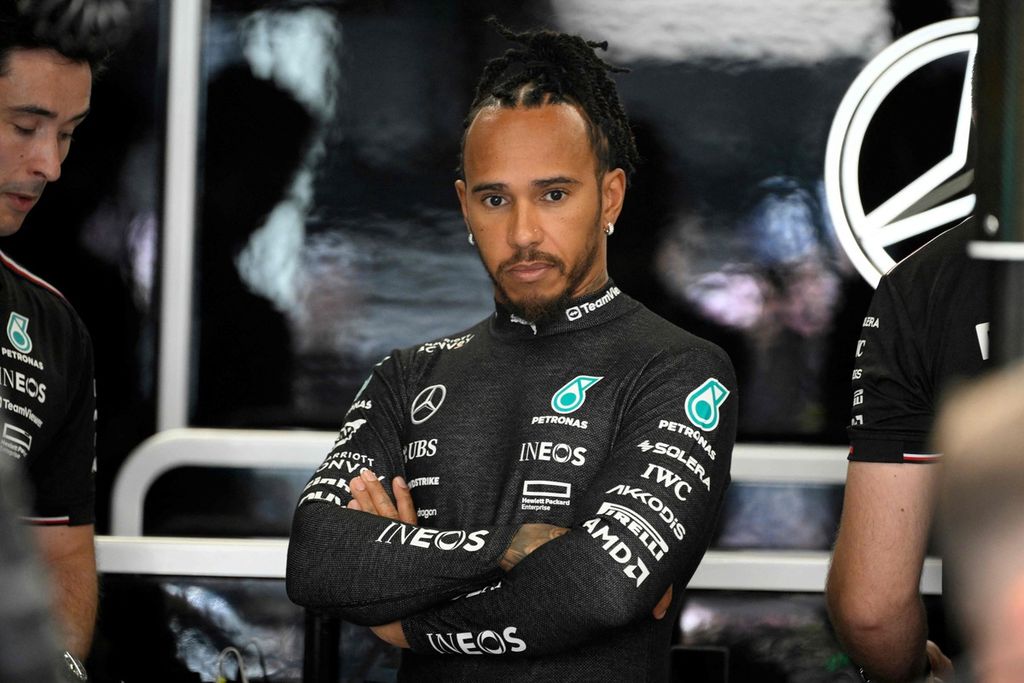 Pebalap Mercedes Lewis Hamilton saat sesi latihan Formula 1 seri Spanyol di Montmelo, Barcelona, Jumat (21/6/2024). 