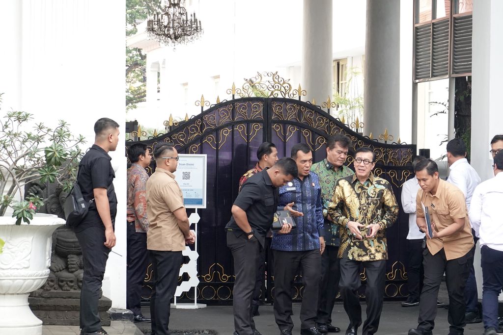 Menteri Hukum dan Hak Asasi Manusia Yasonna Laoly di Kompleks Istana Kepresidenan Jakarta seusai menghadiri rapat terbatas tentang El Nino dan rapat tentang membanjirnya barang impor di pasaran yang dipimpin Presiden Joko Widodo, Selasa (3/10/2023).