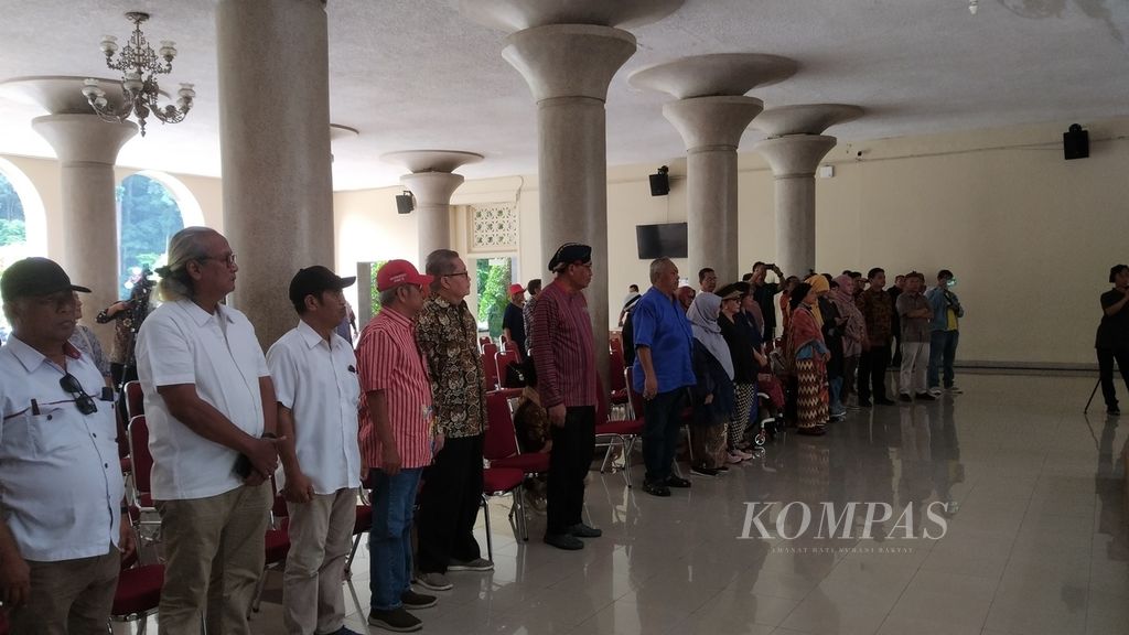 Peserta peringatan Hari Kartini di Balairung Universitas Gadjah Mada, Yogyakarta, Minggu (21/4/2024). 