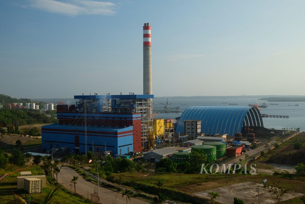 Kawasan Pembangkit Listrik Tenaga Uap (PLTU) Teluk Balikpapan di Kalimantan Timur. PLTU yang beroperasi sejak Januari 2017 ini berkapasitas 2 kali 110 MW. PLTU tersebut masih menjadi pembangkit terbesar yang dimiliki PLN di Kaltim dan Sistem Interkoneksi Kalimantan.