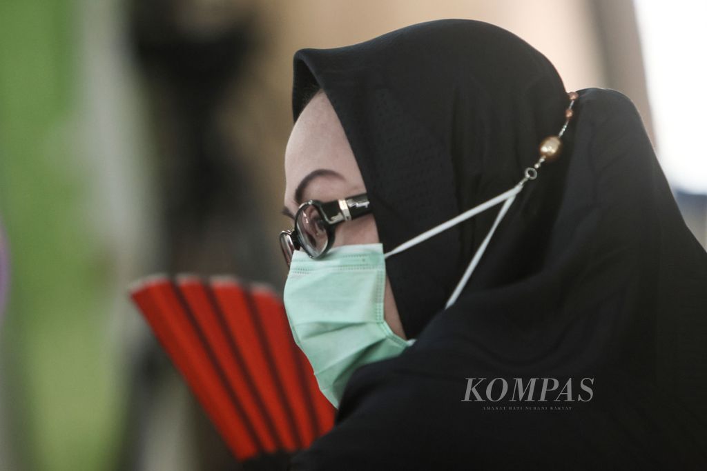 Terpidana korupsi Ratu Atut Chosiyah mengikuti penyuluhan antikorupsi yang dilakukan Komisi Pemberantasan Korupsi di Lembaga Pemasyarakatan Kelas IIA Tangerang, Banten, 20 April 2021. 