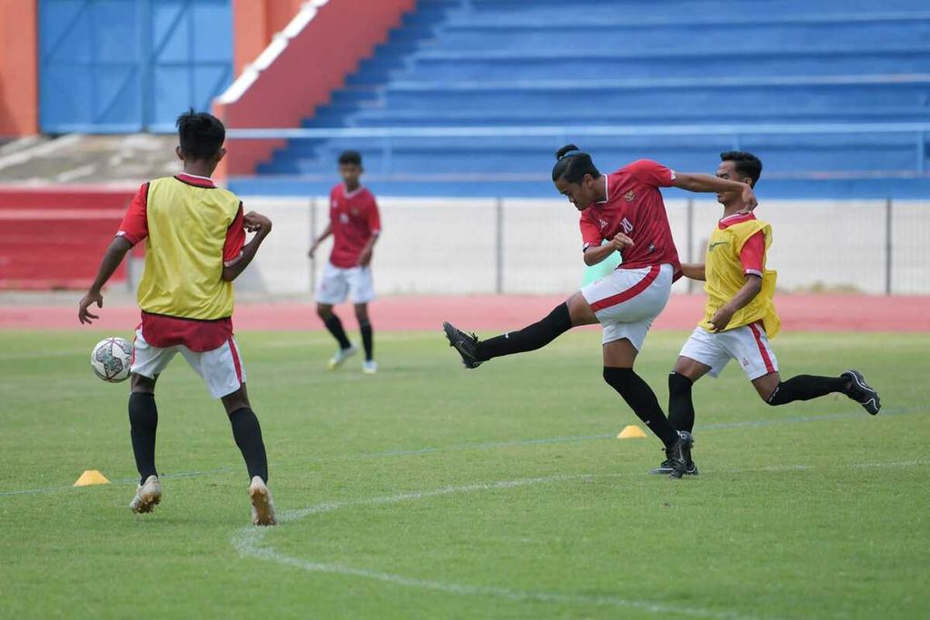 Tim sepak bola <i>cerebral palsy</i> Indonesia menggelar sesi latihan jelang pertandingan perdana di ASEAN Para Games 2022 di Kota Surakarta, Jawa Tengah, Kamis (28/7/2022). Indonesia berhasrat mempertahankan gelar juara sebagaimana di ASEAN Para Games 2017.