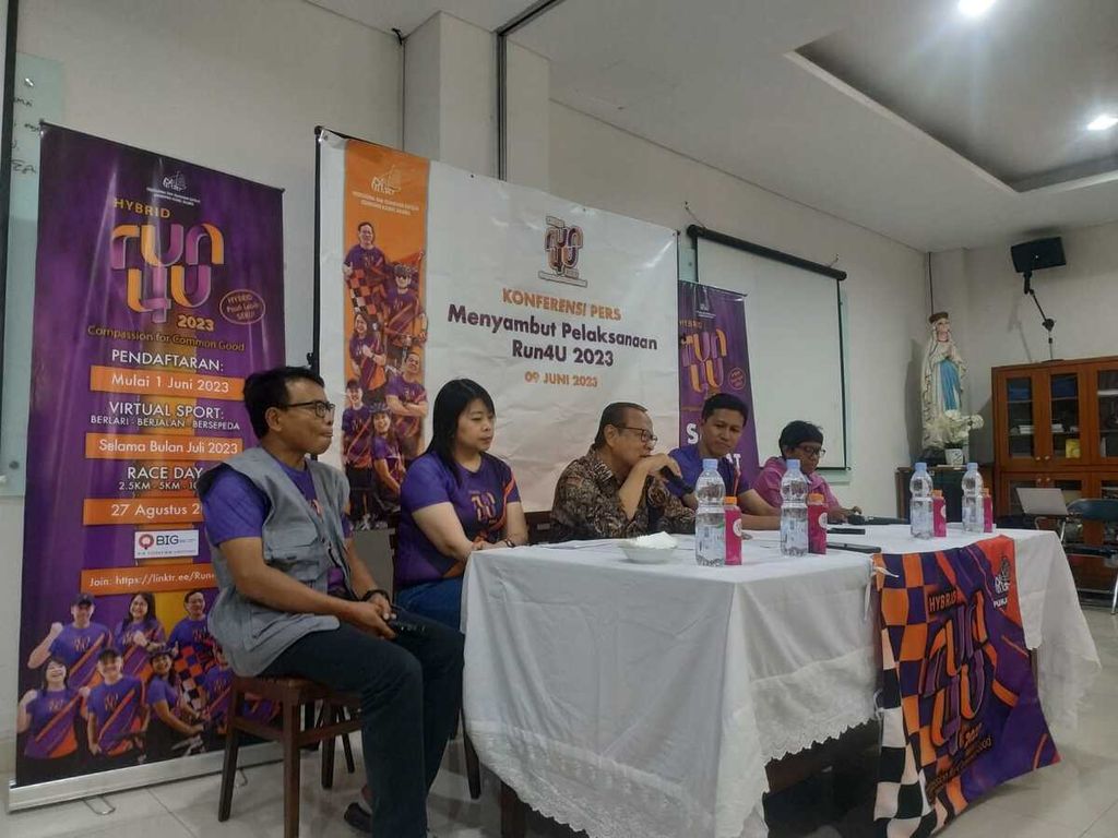 Suasana konferensi pers Run4U 2023 yang dilakukan di dalam kawasan Gereja Katedral, Jakarta, Jumat (9/6/2023).