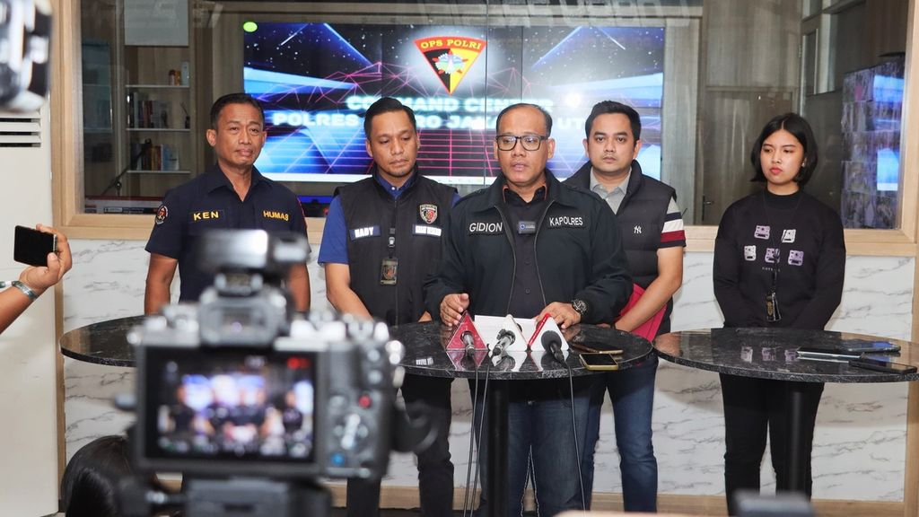 The Head of North Jakarta Metropolitan Police, Commissioner Gidion Arif Setyawan, gave a statement on Saturday night (4/5/2024) regarding the disclosure of the case of TRS (21) assaulting his junior, Putu Satria Ananta Rastika (19), resulting in his death in the toilet of the School of Shipping Science (STIP), Cilincing, North Jakarta.