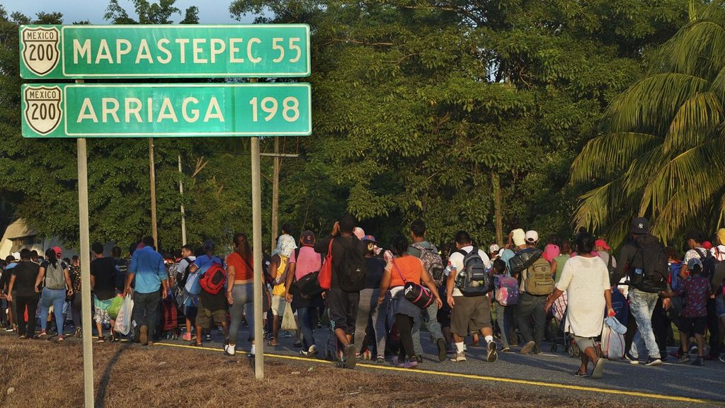 Rombongan ribuan imigran telah sampai di perbatasan Meksiko-Amerika Serikat sejak September. Mereka masih mengantre untuk mengisi dokumen persyaratan pengajuan suaka atau pengungsi.