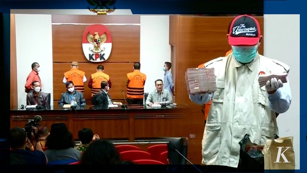 Komisi Pemberantasan Korupsi menetapkan Hakim Pengadilan Negeri Surabaya Itong Isnaini Hidayat sebagai tersangka suap penanganan perkara hubungan industrial, Kamis (20/1/2022). Ia diduga bakal menerima suap Rp 140 juta dari yang dijanjikan Rp 1,3 miliar untuk mengurus perkara.