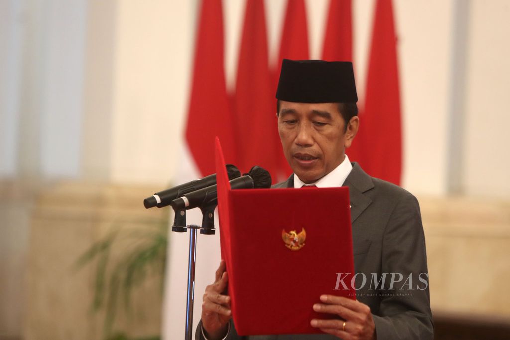 President Joko Widodo inaugurated ministers and deputy ministers at the State Palace, Jakarta, Wednesday (15/6/2022).