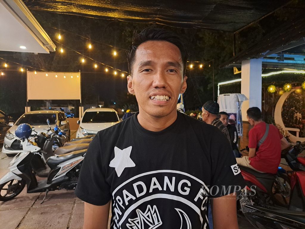 Pemain sepak bola asal Sumatera barat, Rudi.