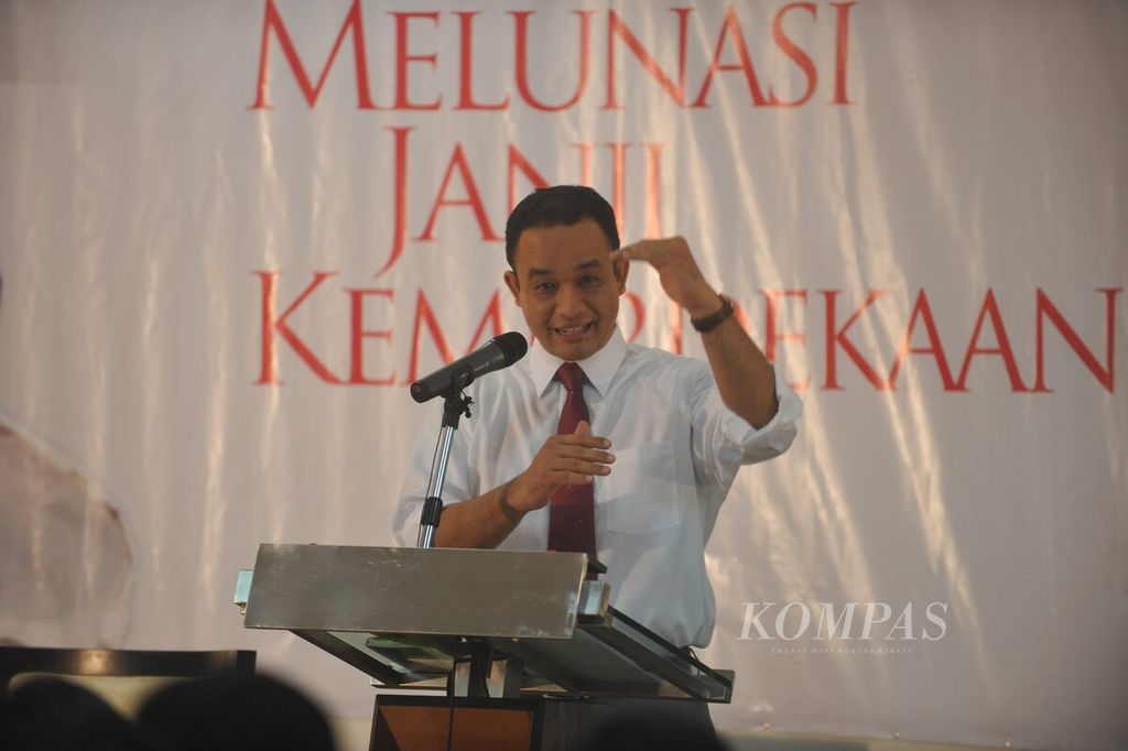 Rektor Universitas Paramadina Anies Baswedan menggelar orasi kebangsaan berjudul "Melunasi Janji Kemerdekaan" di kampus Universitas Paramadina, Jakarta, Senin (15/8). 