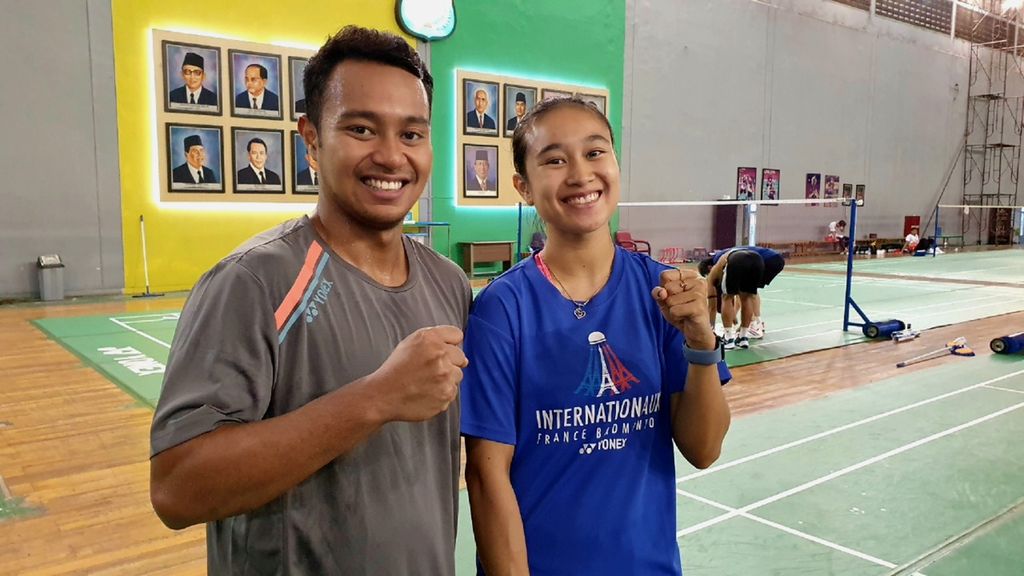 Pebulu tangkis ganda campuran Indonesia, Rehan Naufal Kusharjanto/Lisa Ayu Kusumawati, seusai latihan di pemusatan latihan PBSI, Cipayung, Jakarta, Rabu (4/1/2023). 