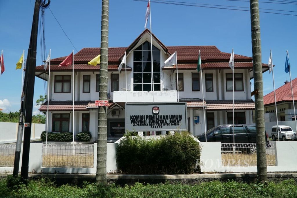 Kantor KPU Sumatera Barat di Kota Padang, Selasa (30/4/2019).