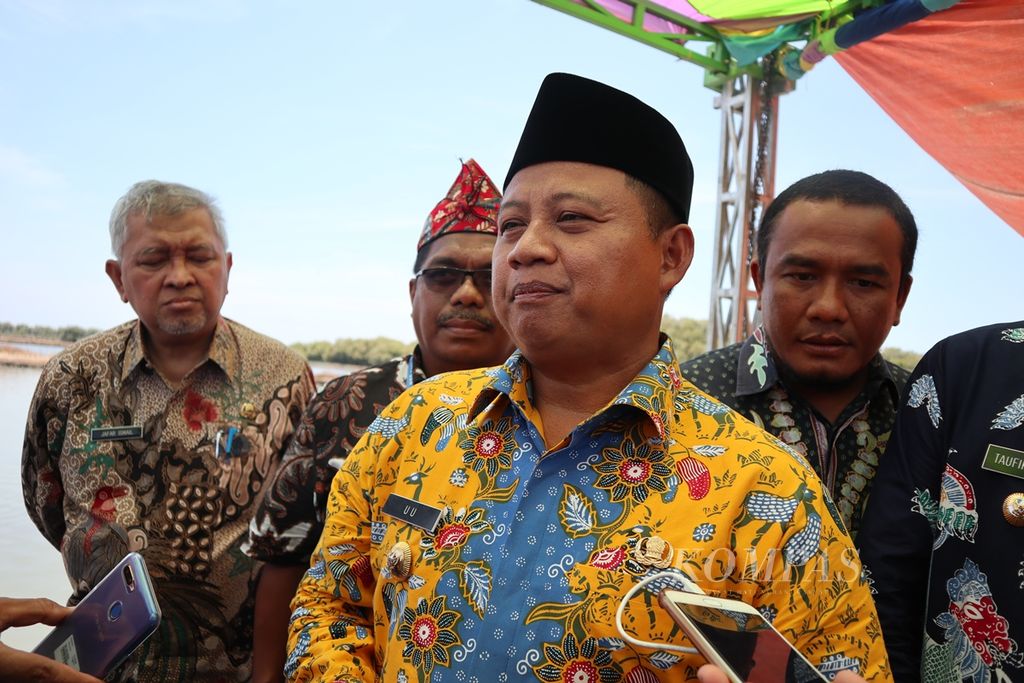 Wakil Gubernur Jabar Uu Ruzhanul Ulum saat diwawancarai di Kabupaten Indramayu, Jawa Barat, Rabu (2/10/2019).