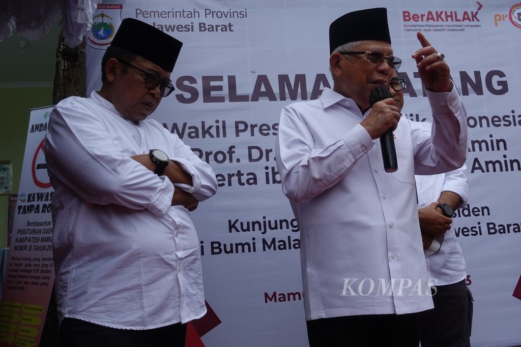 Wakil Presiden Ma’ruf Amin berbicara di Posyandu Siola Matahari, Kelurahan Binanga, Kecamatan Mamuju, Kabupaten Mamuju, Provinsi Sulawesi Barat, Jumat (24/2/2023).